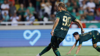 Επαφές με Μπεζούς η «Κυρία»