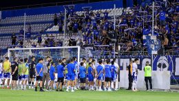 Ο φοβερός κόσμος της Ανόρθωσης την κρατά όρθια