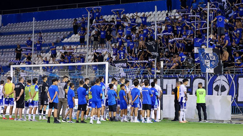 Ο φοβερός κόσμος της Ανόρθωσης την κρατά όρθια