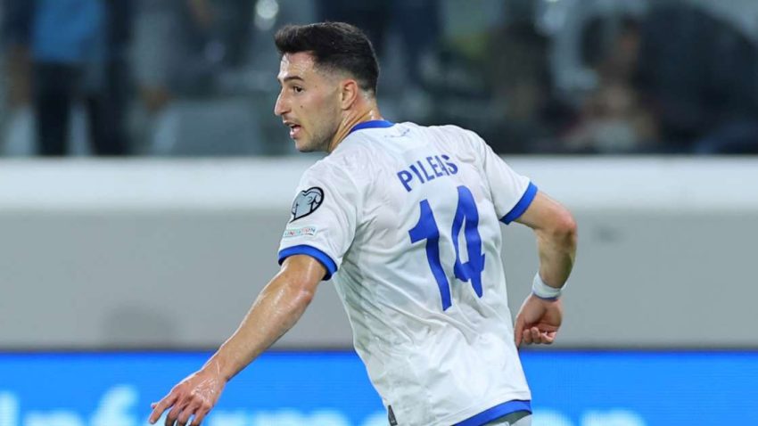 Σε αναμμένα κάρβουνα για Πηλέα