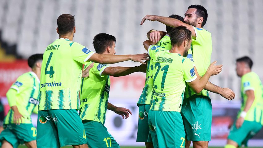 Νίκη για να ελπίζει για οκτάδα…