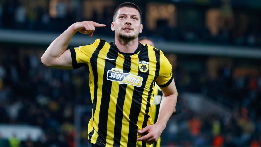 ΑΕΚ ανατροπή κορυφής με ήρωα τον Γιόβιτς σε θυελλώδη βραδιά στην Αθήνα