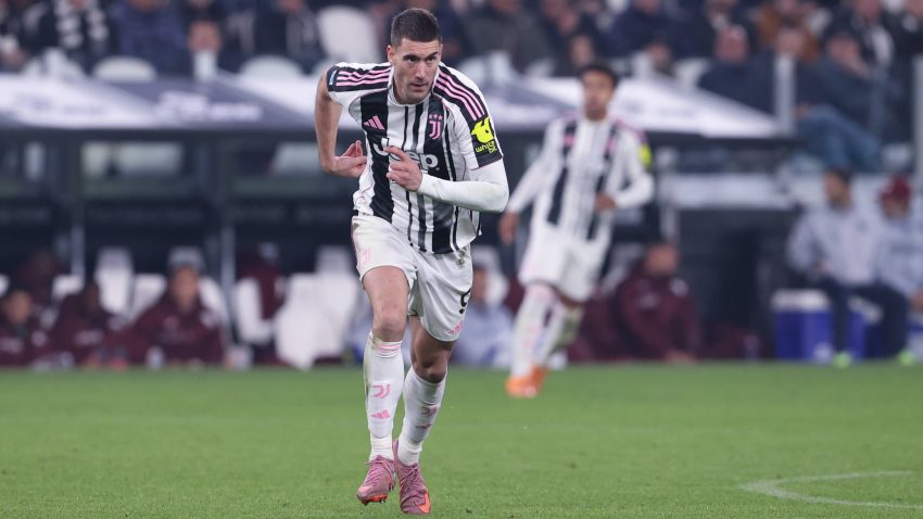 Βλάχοβιτς | Απομακρύνεται από Μπαρτσελόνα και στρέφεται προς Μίλαν