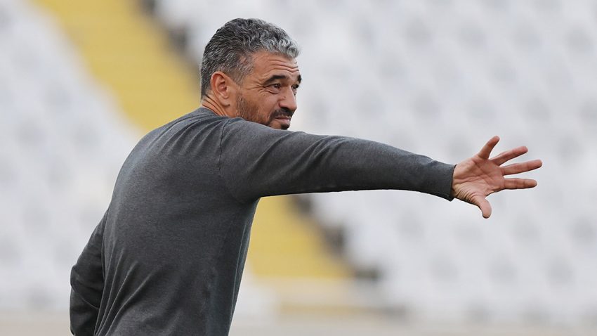 Μάρτινς: «Δεν αξίζει στην ομάδα τέτοια εμφάνιση» (δηλώσεις Κωστή)