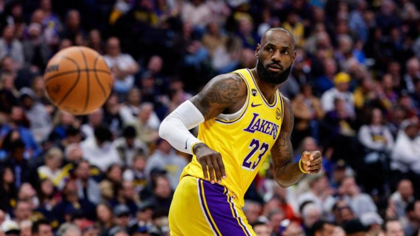 Λεμπρόν για Τζίνι Μπας: «Δεν με νοιάζουν αυτές οι μ@@@@ιες»