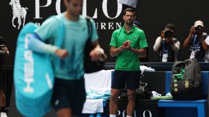 Εγκατέλειψε ο Μουζέτι και πέρασε αν και έχανε με 2-0 ο Τζόκοβιτς