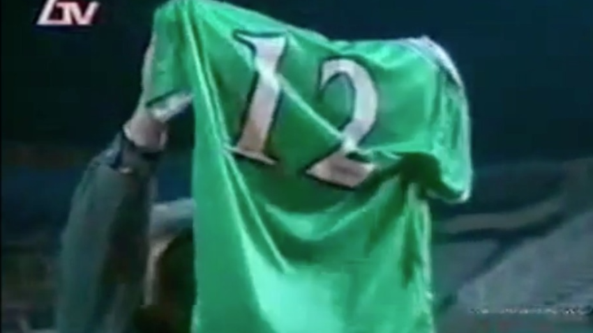 Ομόνοια: Η στιγμή που η φανέλα με τον αριθμό 12 αποσύρεται