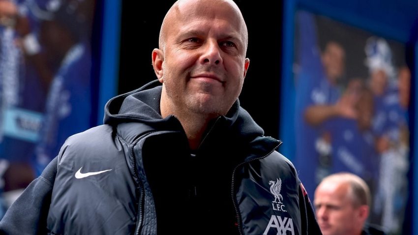 Σλοτ για τη στελέχωση της άμυνας: «Ας μη γελιόμαστε, θα έρθει μέρα δίχως Φαν Ντάικ…»