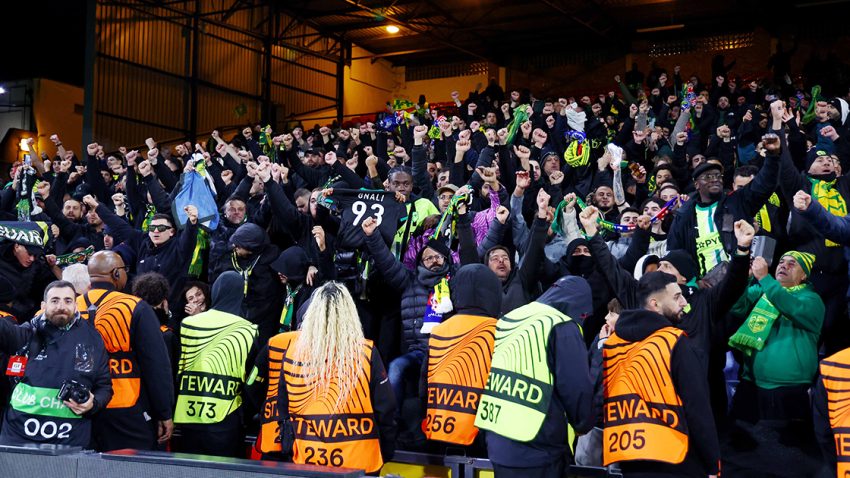 Περίπου 500 οπαδοί της στο Λονδίνο