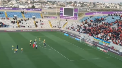 Αποθέωσαν τους παίκτες οι ΑΠΟΕΛίστες (vid)