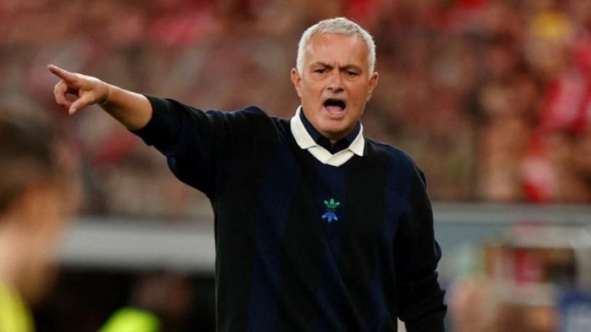 Ανάβει φωτιές η Record: «Μπορεί να επιστρέψει στη Ρεάλ ο Μουρίνιο»