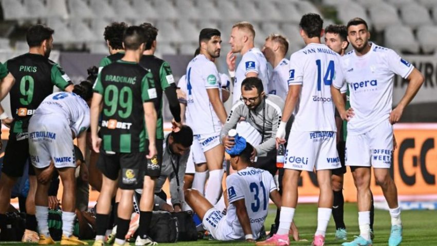 Σοβαρός τραυματισμός Λομονάκο - Βίντεο η στιγμή που τον χτυπάει στο κεφάλι ο παίκτης του Ολυμπιακού